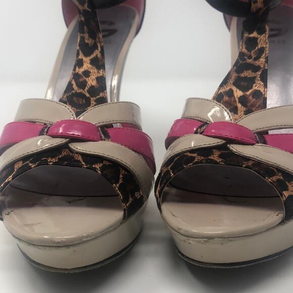 Guess 9 1/2 leopard print strappy platform heels - Picture 4 of 8